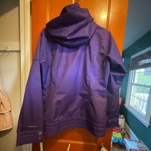 Columbia shell. Women’s M